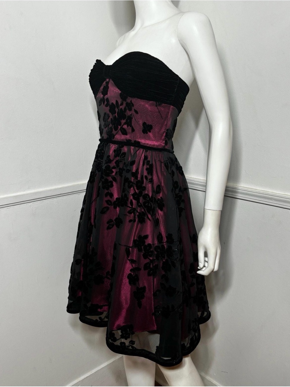 Betsey Johnson Velvet Floral Strapless Party Dress Size 2 Burgundy Black - Picture 3 of 9